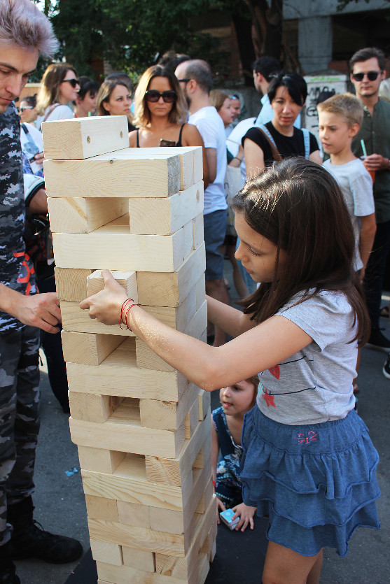 Street Delivery, ediția cu numărul 13. (185 fotografii)